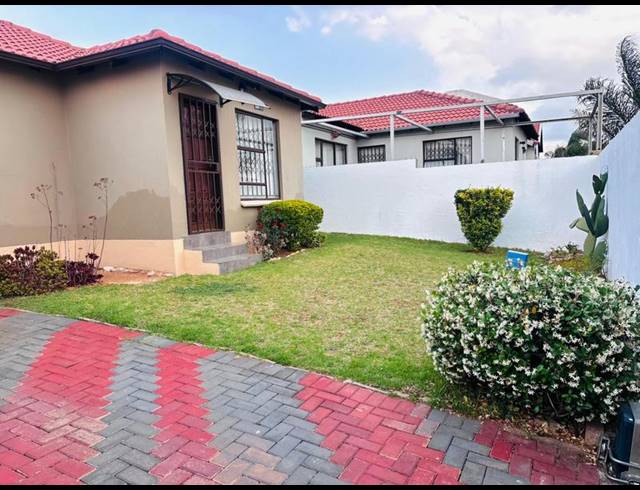 3 BEDROOM HOUSE FOR SALE IN FLEURHOF